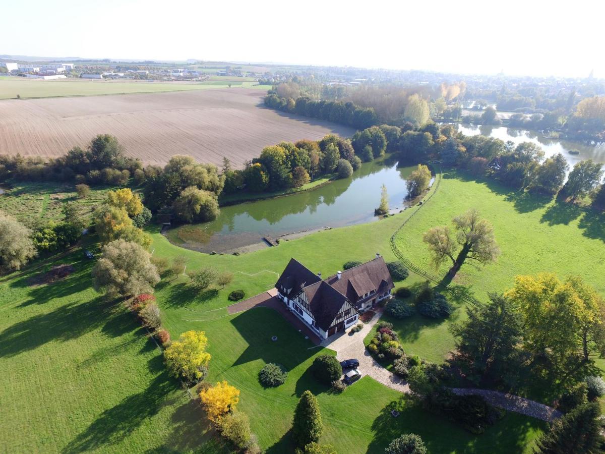 Bed and Breakfast Domaine D'Aveluy Exterior foto